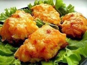 КУРОЧКА, ЗАПЕЧЕННАЯ С АНАНАСАМИ И СЫРОМ