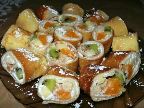 БЛИННЫЕ РОЛЛЫ С ФРУКТАМИ