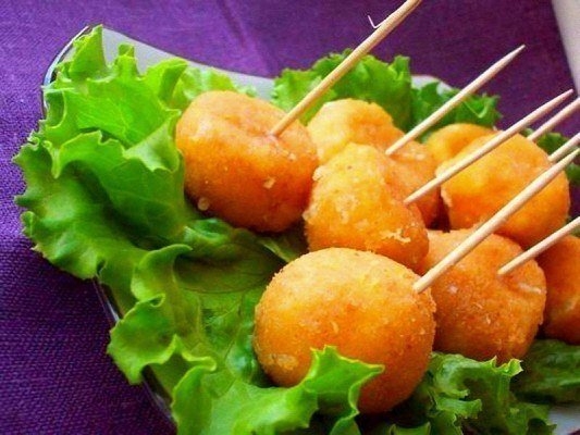 СЫРНЫЕ ШАРИКИ, ЖАРЕННЫЕ С ЧЕСНОКОМ