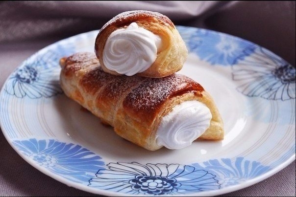 СЛАДКИЕ ТРУБОЧКИ С БЕЛКОВЫМ КРЕМОМ СЛАДКИЕ ТРУБОЧКИ С БЕЛКОВЫМ КРЕМОМ