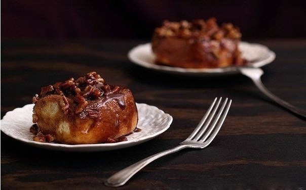 БУЛОЧКИ С КОРИЦЕЙ И ОРЕШКАМИ