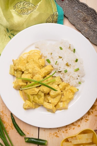 КУРОЧКА КАРРИ С АНАНАСАМИ