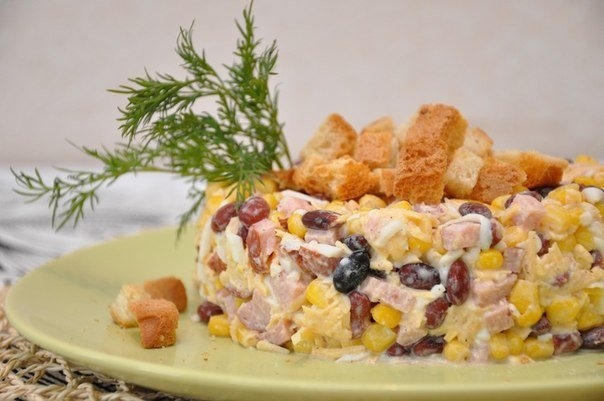 САЛАТИК С ЧЕСНОЧНЫМИ СУХАРИКАМИ! САЛАТИК С ЧЕСНОЧНЫМИ СУХАРИКАМИ!