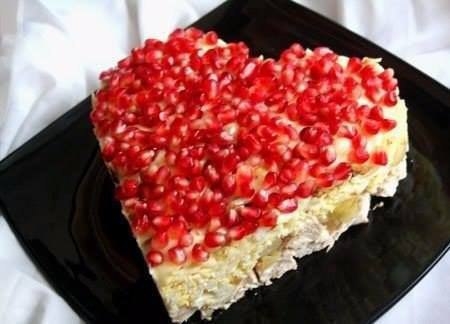 ОЧЕНЬ СЫТНЫЙ САЛАТ "РУБИНОВОЕ СЕРДЦЕ"