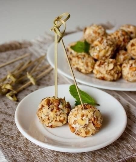 Закуска из сыра с грецкими орехами!