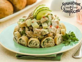 КУРИНЫЙ САЛАТ С БЛИНАМИ И ГРИБАМИ