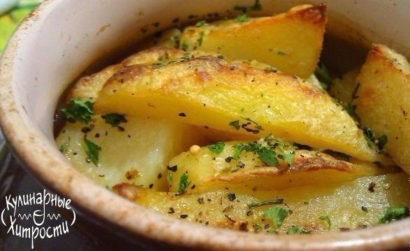 КАРТОШЕЧКА,ТУШЁННАЯ С МЯСОМ В ГОРШОЧКЕ