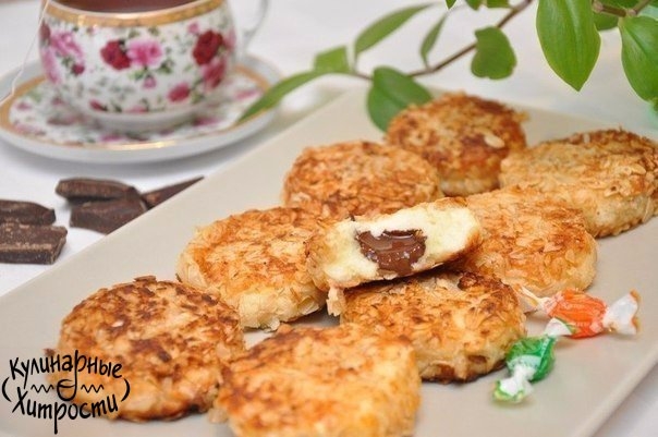 СЫРНИКИ С ШОКОЛАДНОЙ НАЧИНКОЙ ИЗ ОВСЯНЫХ ХЛОПЬЕВ