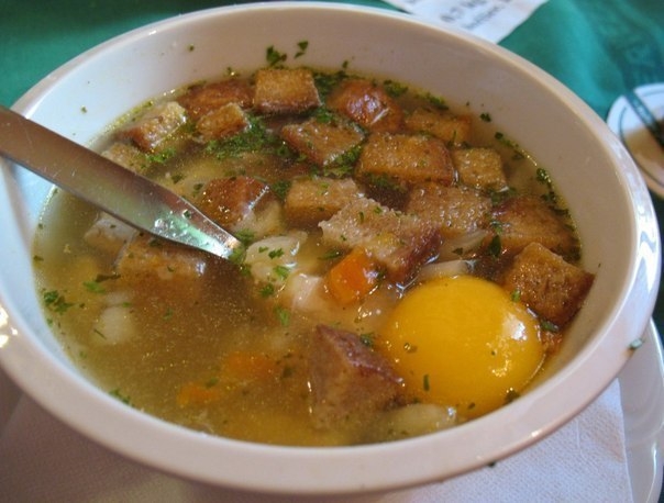 Овощной супчик с яйцом и с гренками