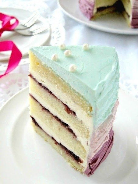 Ванильно-ежевичный праздничный торт с кремом из маскарпоне