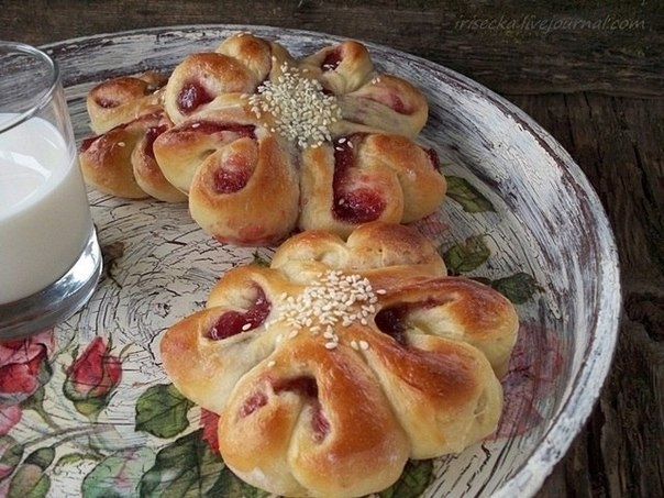 Булочки-цветочки с джемом Булочки-цветочки с джемом