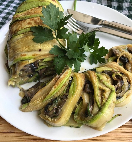 Рулет из кабачков с грибами, вкус бомба!