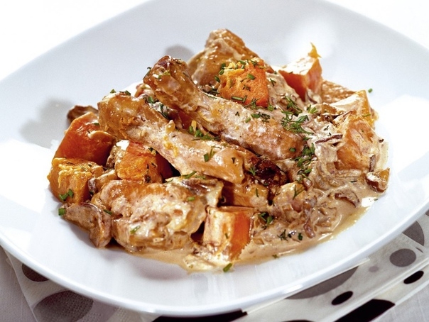 Курица с тыквой и грибами