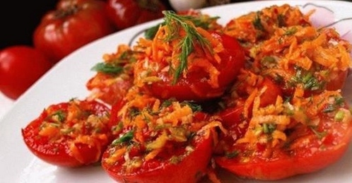 Остренькая закуска: помидоры по-корейски на зиму