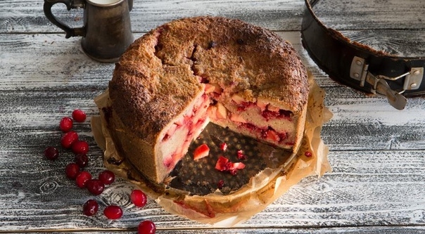 ШАРЛОТКА С КЛЮКВОЙ И ЯБЛОКАМИ