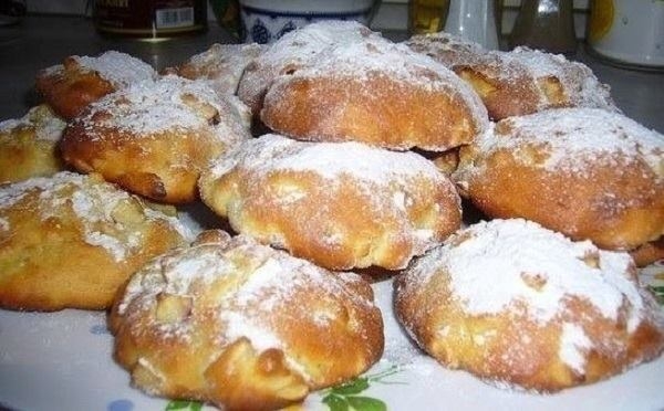 Яблочные булочки к утреннему чаю. Готовятся элементарно!