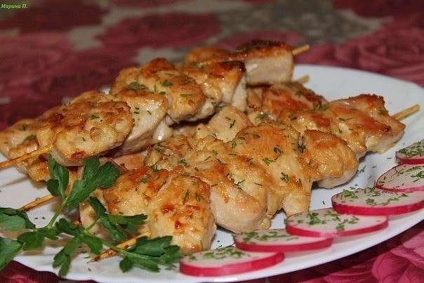 Сочные и аппетитные куриные грудки на шпажках