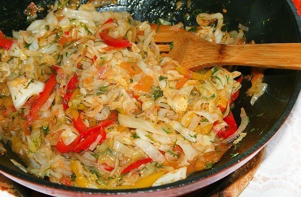 Вкусный гарнир из простой капусты