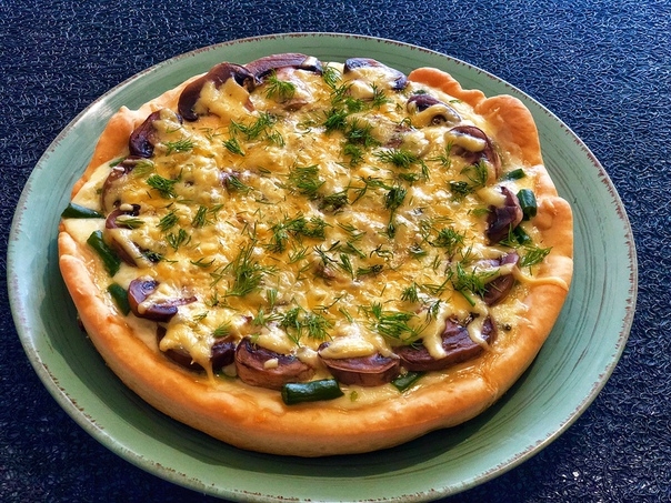 Пирог с грибами и стручковой фасолью.