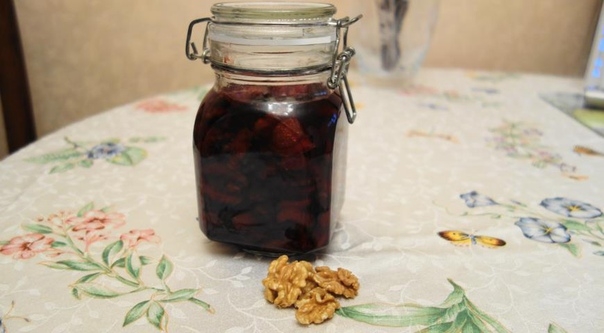 Варенье из клубники с грецкими орехами Варенье из клубники с грецкими орехами