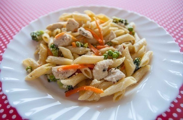 ПАСТА С КУРИЦЕЙ И ОВОЩАМИ В СЛИВОЧНОМ СОУСЕ