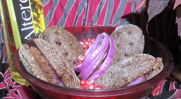 Ржаные лепёшки с красной фасолью.