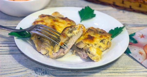 Картофель с грибами и свининой в духовке