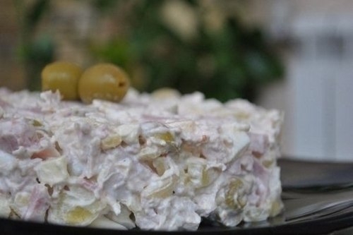 Салат &laquo;Венеция&raquo; с курицей и ветчиной