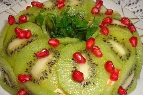 Салат &laquo;Малахитовый браслет&raquo; с куриным филе