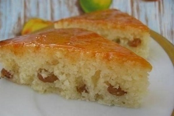 Традиционный манник с изюмом