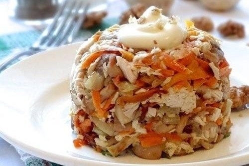 Салат &laquo;Сытный&raquo; с куриным филе