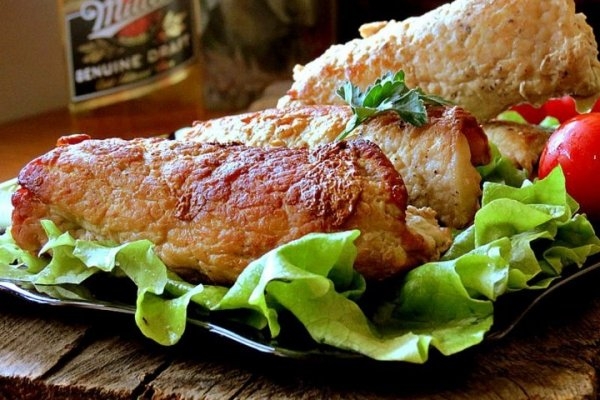 Соленые огурцы в мясной шубке