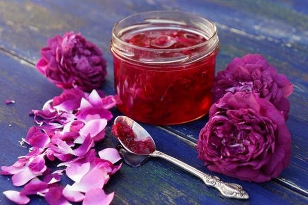 Варенье с лимоном из лепестков розы