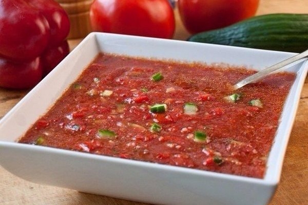Гаспачо с томатным соком и соусом Табаско