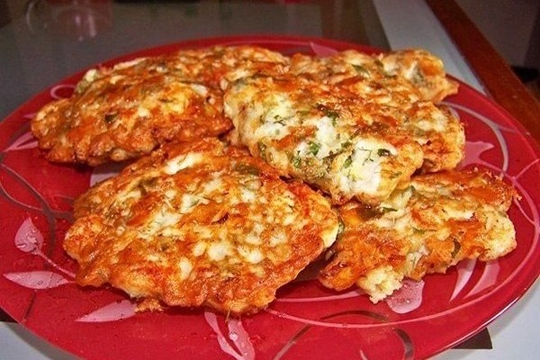 Оладьи из курицы с сыром и зеленью