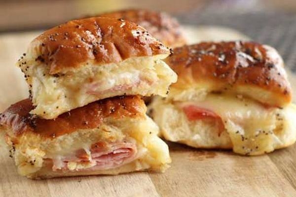 Горячие бутерброды с ветчиной и сыром в фольге