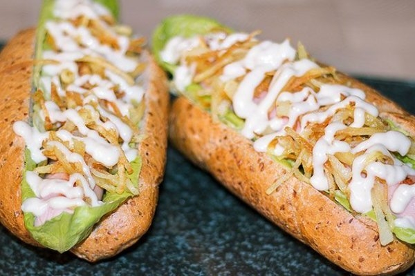 Хот-доги с картофельной соломкой