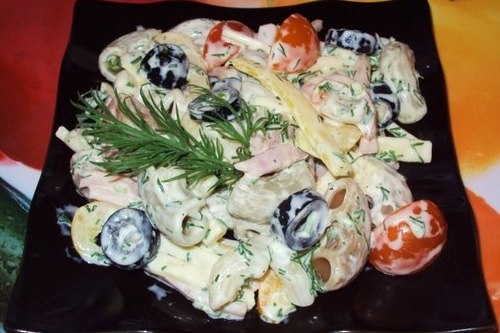 Итальянский салат с макаронами и болгарским перцем