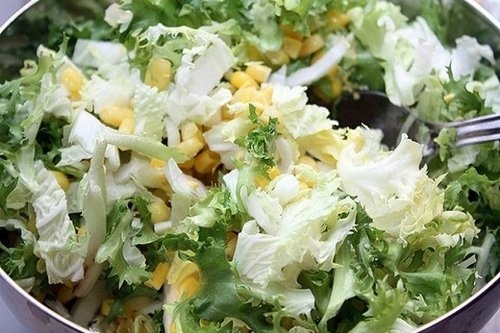 Салат из куриной грудки с капустой и яблоком Салат из куриной грудки с капустой и яблоком