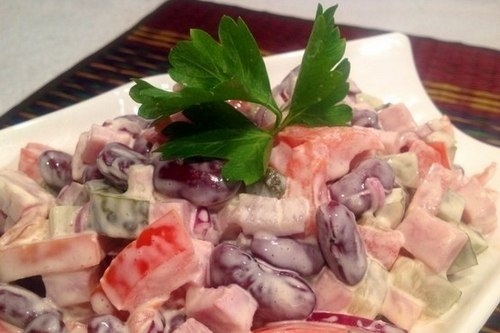 Салат с огурцом, ветчиной и фасолью Салат с огурцом, ветчиной и фасолью