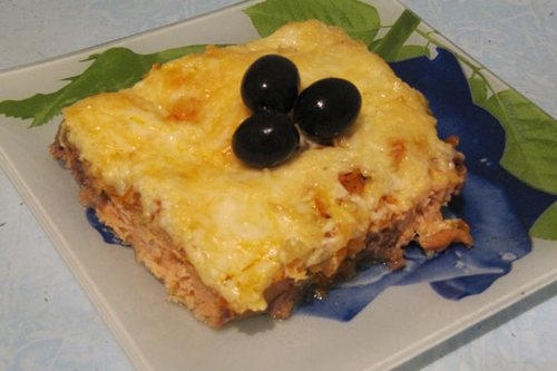 Запеченная в духовке горбуша с сыром и помидорами Запеченная в духовке горбуша с сыром и помидорами