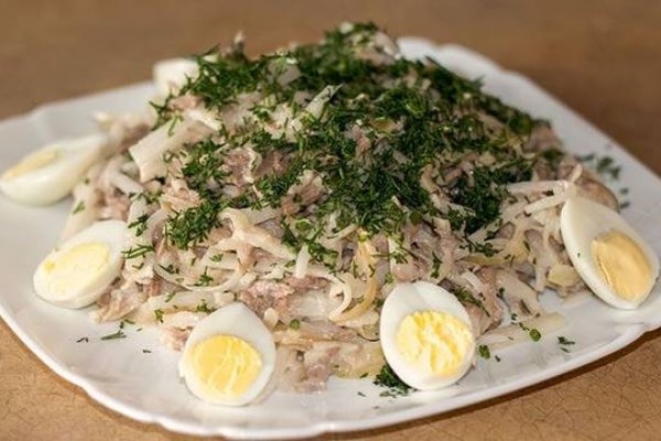 Мужской салат с говядиной, редькой и яблоком Мужской салат с говядиной, редькой и яблоком