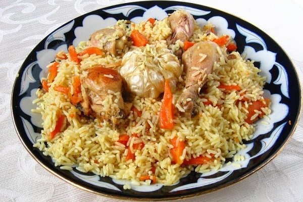 Плов из куриного окорочка в горшочках