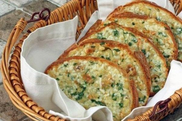 Хлеб с чесночным маслом в духовке