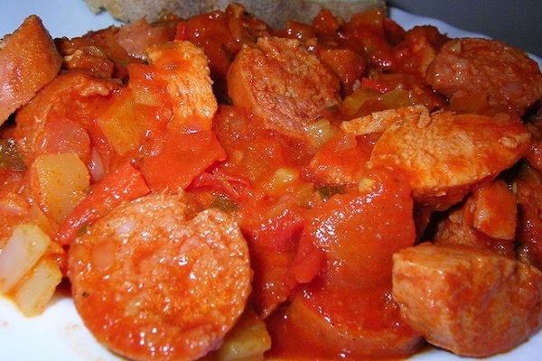 Лечо по-венгерски с копченой колбасой