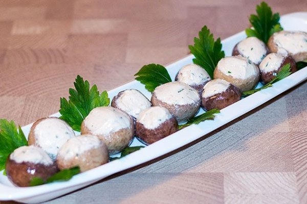 Простые маринованные шампиньоны на скорую руку