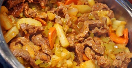 Азу из говядины по-татарски в мультиварке