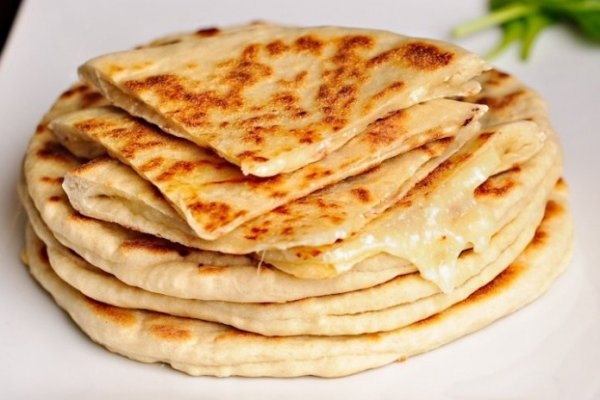 Хачапури с сырной начинкой сулугуни