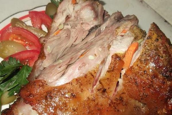 Пьяная рулька с морковью в пиве