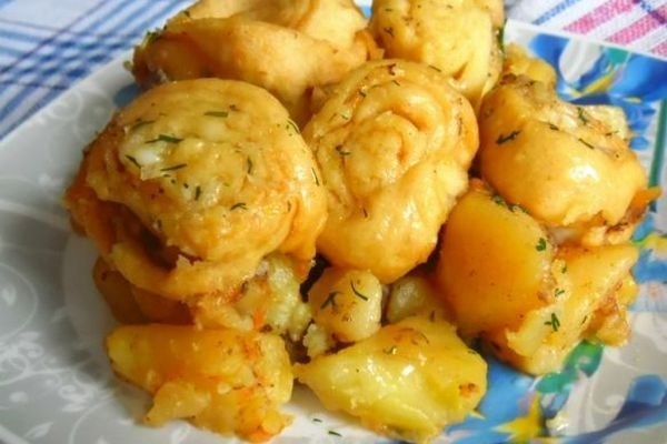 Жаркое с мясом, грибами и нудлями